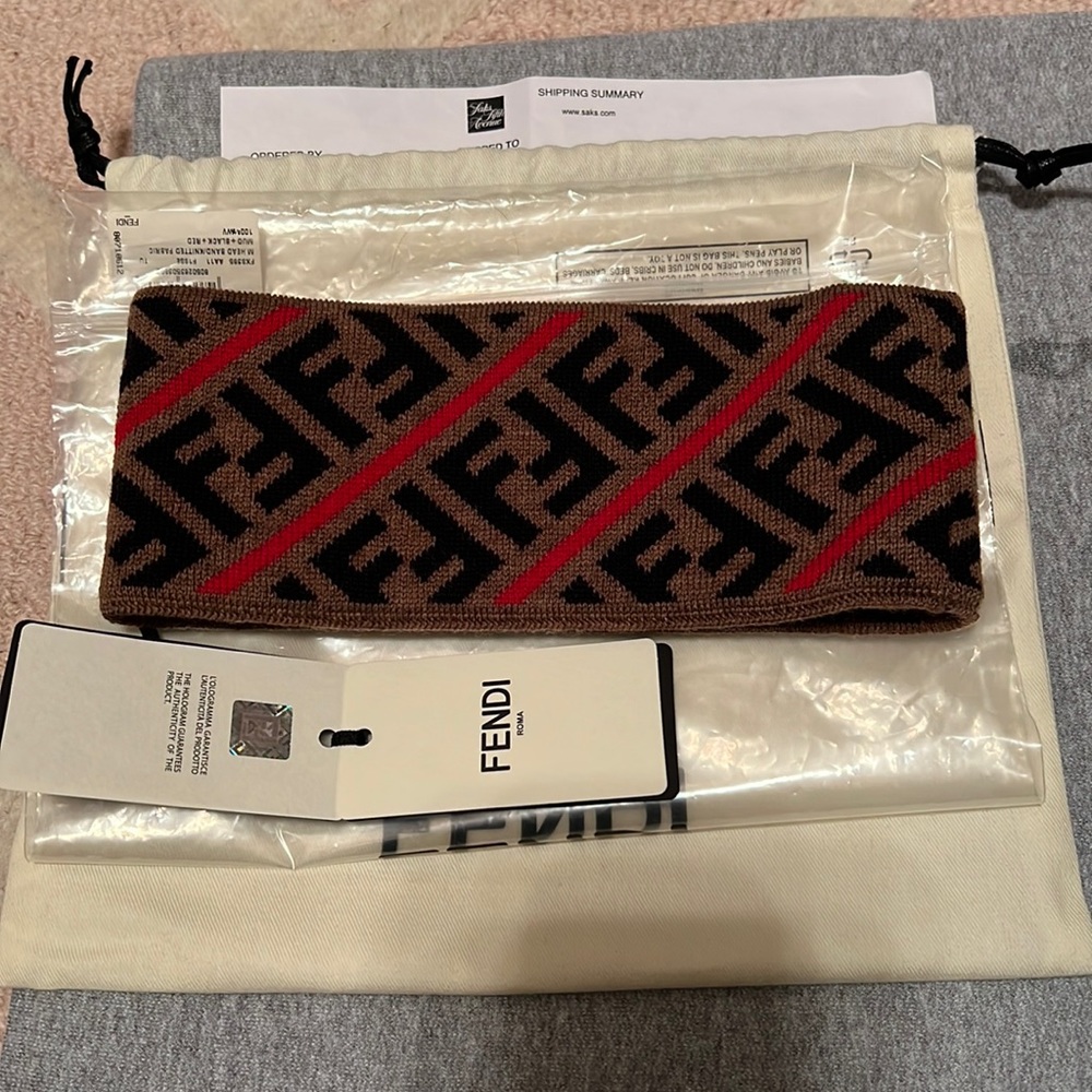 🎁🎁 FENDI headband 💯 Authentic 🎁🎁